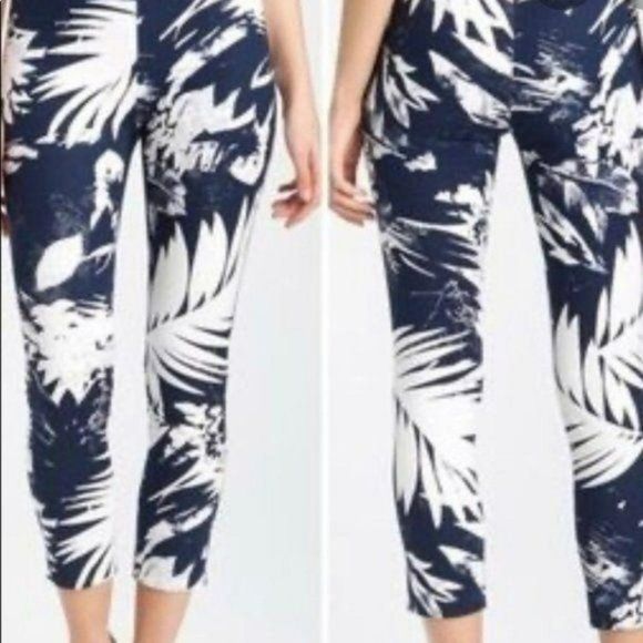 Vince Camuto Navy Blue White Sz 6 Tropical Leafs capri pull on pantsd‎ - Picture 1 of 8